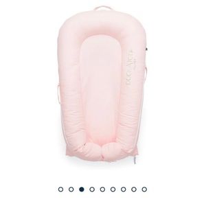 Dock-a-tot Delux Plus strawberry cream with extra cover